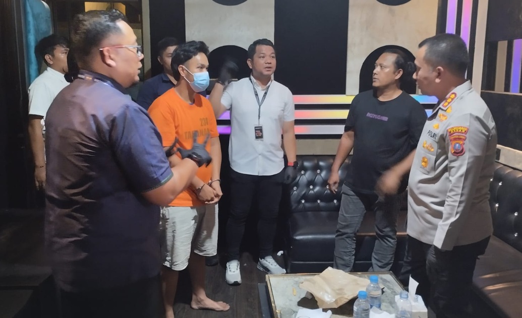 Gudang Miras Cukai Palsu Ditemukan, Phantom KTV Ditutup