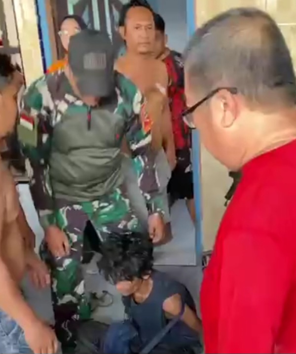 Rayap Besi Pakai Senjata Kapak Diamuk Massa : Kepling Terluka Kena Sajam Pelaku