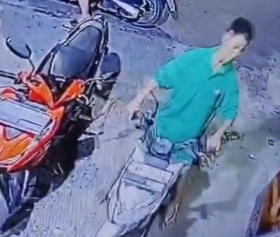 Lupa Cabut Kunci, Sepeda Motor Pedagang Digondol Maling