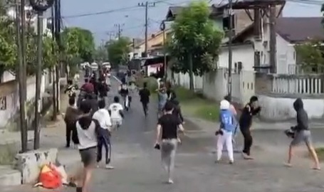 Lagi, Dua Gerombolan Geng Motor Saling Serang Depan Bioskop Lama Helvetia