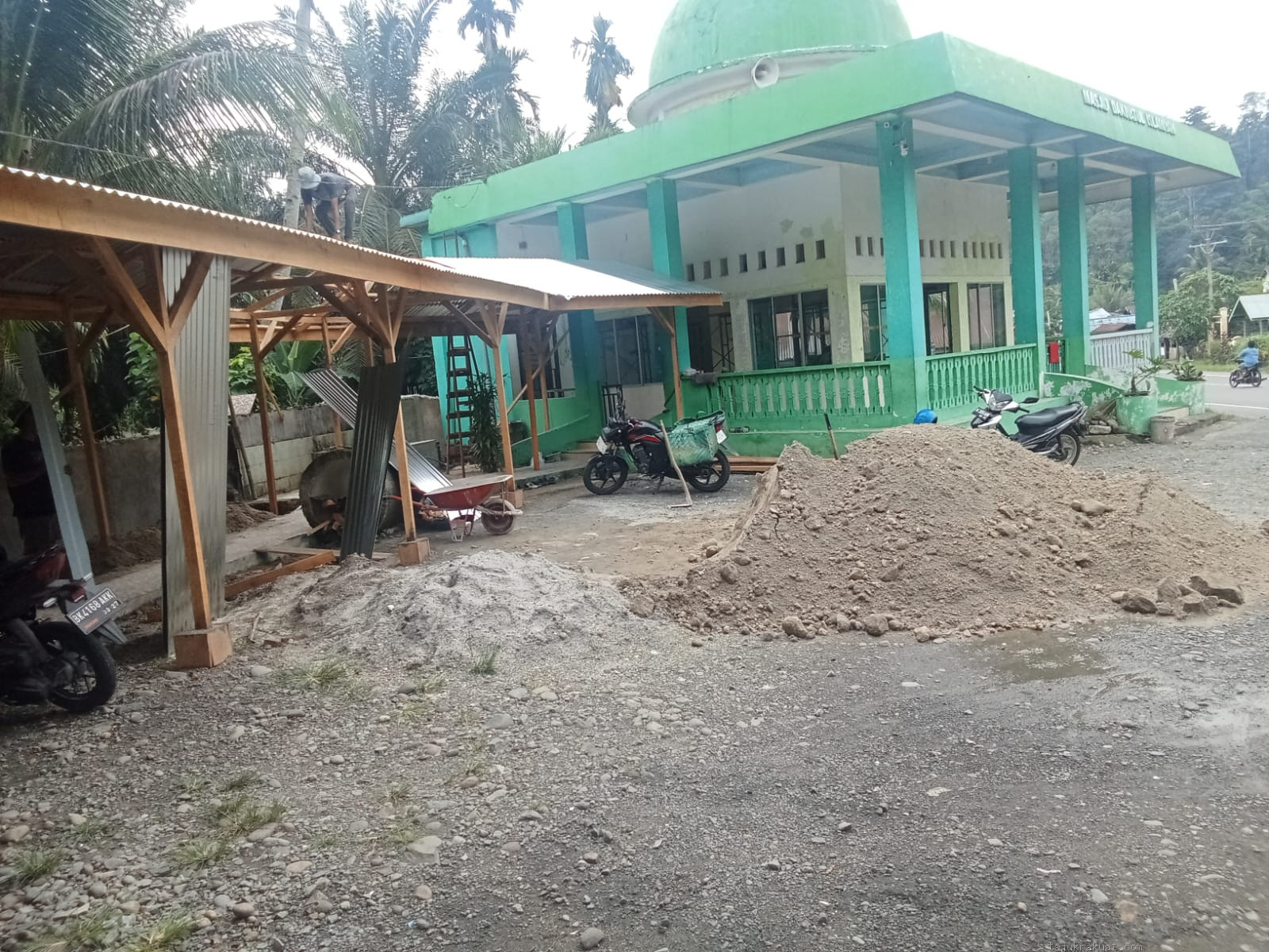 Dapat Bantuan Renovasi Masjid Dakwatul Islamiyah, Umat Muslim Bintang Meriah Apresiasi Komisaris PT Key Key Cahaya Gemilang