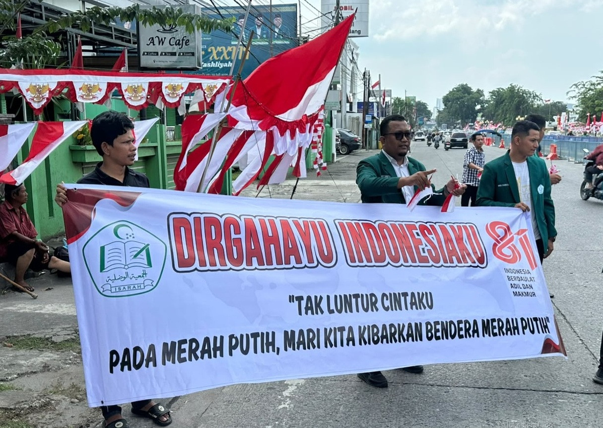Jelang HUT RI ke-81, PW ISARAH Sumut Bagi-bagi Bendera Merah Putih : Tolak Pemasangan Bendera Setengah Tiang