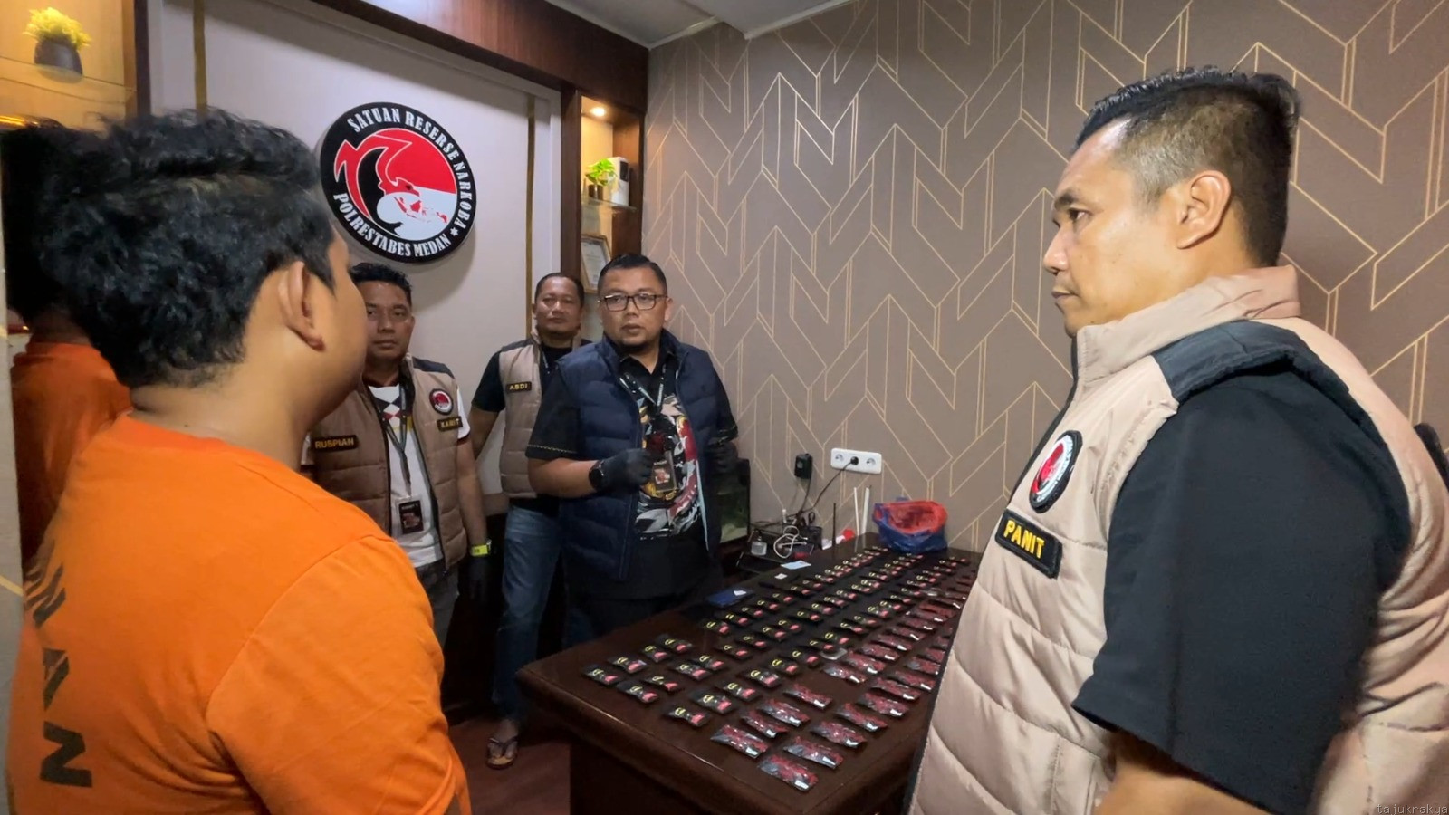 Baru Pulang dari Kamboja, Polrestabes Medan Ringkus DJ Bawa 100 Pod Getar