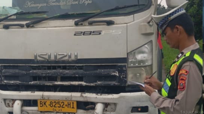 Truk Molen Picu Kecelakaan Beruntun di Jalan Tol Belmera, 2 Orang Terluka