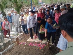 Gubernur Edy dan Wagub Ijeck Hadiri Pemakaman Almarhum Mack Ped