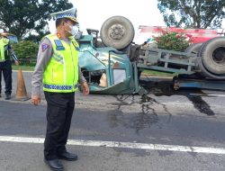 Truk Kontainer Terguling di Tol Belmera, Sopir Sesak Napas