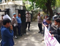 Polrestabes Medan Kawal Mahasiswa Anti Korupsi Demo di Kantor Gubernur dan DPRD Sumut