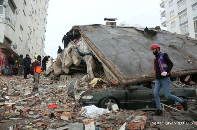 Kondisi pascagempa bumi yang melanda Turki. Dilaporkan ada dua warga Negara Indonesia yang meninggal dunia.