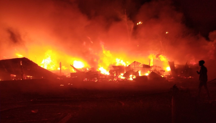 Sebanyak enam gudang penyimpanan ikan teri kebakaran di kawasan Belawan, Selasa (21/2023) malam.