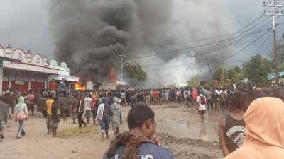 Isu Penculikan Anak di Wamena Berujung Pembakaran dan Penyerangan ke Polisi
