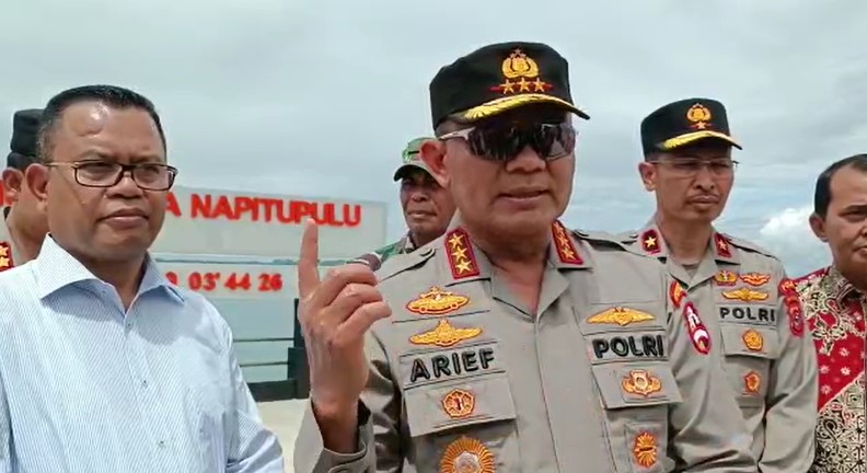 Kabaharkam Polri, Komjen Arief Sulistyanto saat melakukan kunjungan kerja dan pemantauan persiapan kejuaraan F1H2O di Pelabuhan Muliaraja Napitupulu, Kota Balige, Sabtu (11/2/2023).