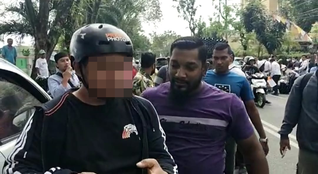 Rakesh (baju ungu), preman yang ancam bunuh jurnalis di Kota Medan