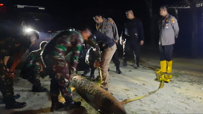 Penemuan mortir seberat 25oo Kg di Kecamatan Tenayan Raya, Kota Pekanbaru bikin heboh mayarakat.
