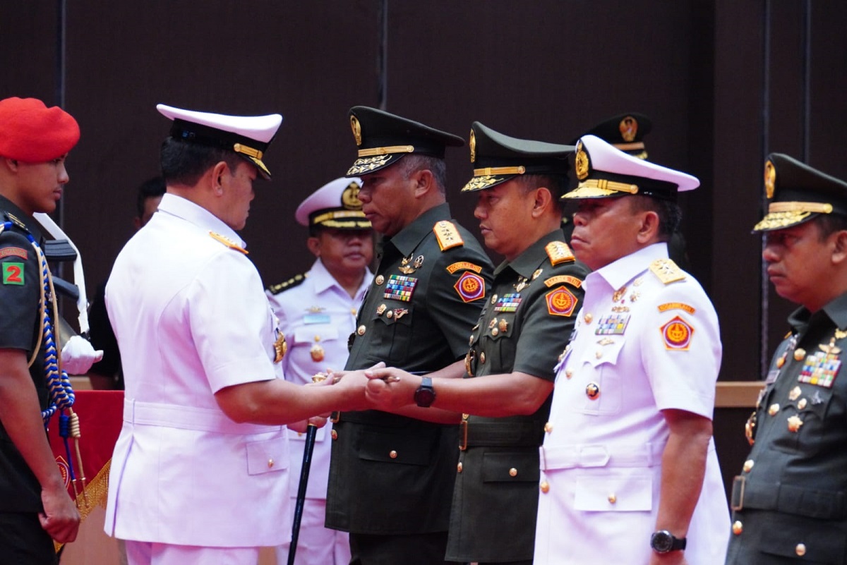 Panglima TNI, Laksmana Yudo Margono memimpin sertijab 7 jenderal TNI di lingkungan Mabes TNI