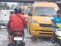 Gawat ! Sejam Diguyur Hujan, Ruas Jalan di Perumnas Mandala Banjir