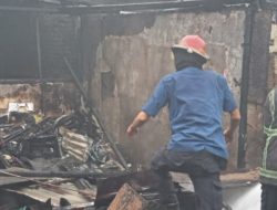 4 Rumah di Jalan Pipit Terbakar, 4 Mobil Damkar Padamkan Api