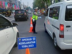 Hari Ketiga Ops Keselamatan Toba 2023, Satlantas Polrestabes Medan Bagikan 500 Stiker