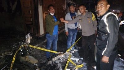 Dua orang meninggal dunia akibat kebakaran depo Pertamini di Desa Klumpang Kebun, Kecamatan Hamparan Perak, Kabupaten Deliserdang, Kamis (16/3/2023) malam.
