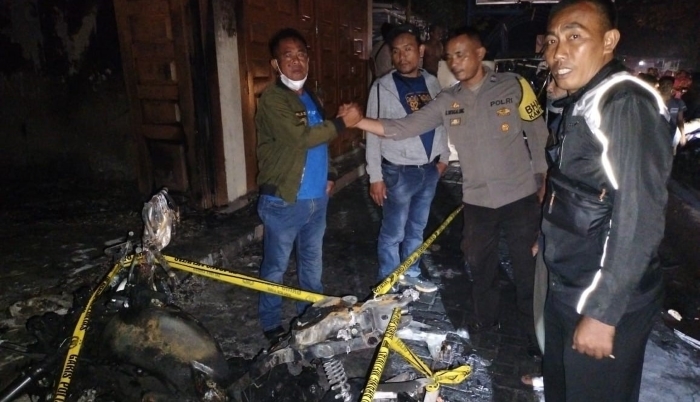 Dua orang meninggal dunia akibat kebakaran depo Pertamini di Desa Klumpang Kebun, Kecamatan Hamparan Perak, Kabupaten Deliserdang, Kamis (16/3/2023) malam.