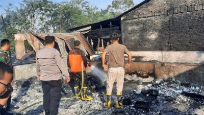 Kebakaran hebat melanda permukiman warga Lingkungan XI Mangadei, Kelurahan Pematang Raya, Kecamatan Raya, Kabupaten Simalungun, Jumat (10/3/2023)
