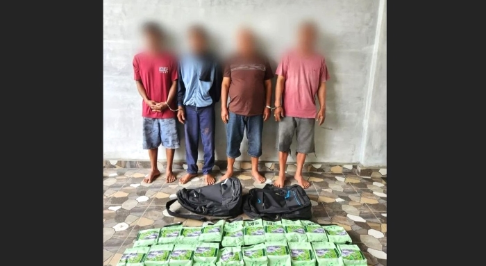 Empat orang sindikat gembong narkoba yang ditangkap membawa 20 Kg sabu diduga dari Malaysia.