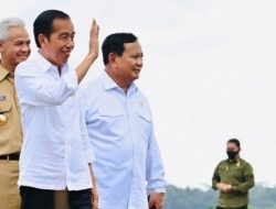Mesra Dengan Jokowi di Kebumen, Publik Sebut Kode Keras Duet Prabowo-Ganjar 2024