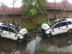 Camat Sunggal Kecelakaan, Mobil Ringsek Masuk Parit di Tol Belmera