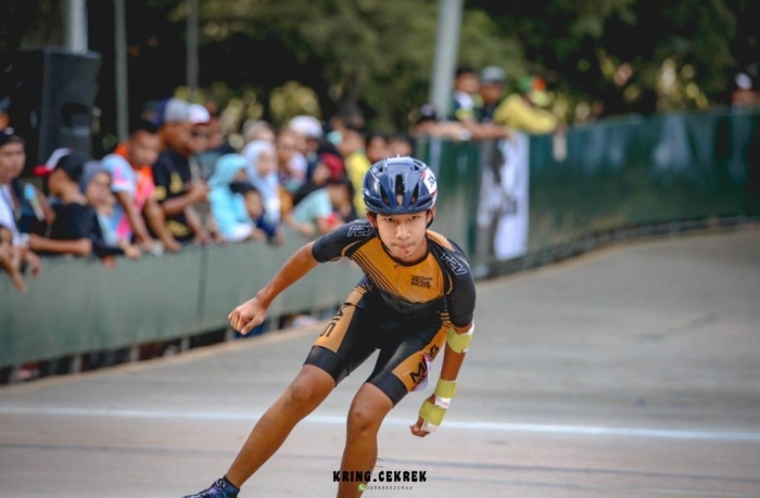 Siswa SD Harapan 1 Medan, Sumatera Utara, Ghaly Wicaksana berhasil menyabet medali emas dan perunggu di kejuaraan sepatu roda Bekasi Open 2023, Jumat (17/3/2023).