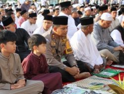 Waka Polrestabes Bersama Warga Kota Medan Sholat Idul Fitri 1444 H