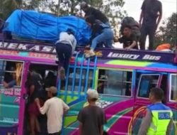 Pantau Arus Mudik ‘Jalur Atas’ Polantas Perintahkan Penumpang di Atas Kap Bus agar Turun