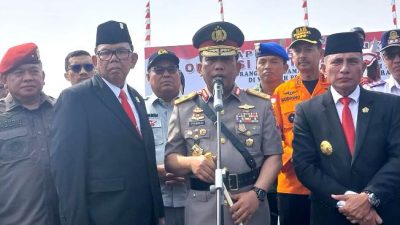Kapolda Sumut, Irjen RZ Panca Putra Simanjuntak bersama Gubernur Sumut, Edy Rahmayadi saat memaparkan persiapan mudik lebaran, Senin (17/4/2023).