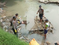 Pencari Daun Pisang Temukan Mayat Pria Membusuk di Sungai Padang