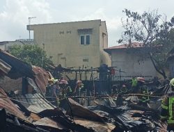 Nestapa Jelang Lebaran, 9 Rumah Warga di Medan Hangus Dilalap Api