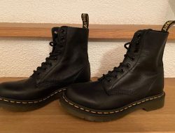 Mengenal Material Dr Martens Asli dan KW