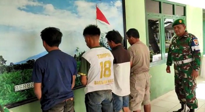 Kodim 0205/ Tanah Karo menangkap empat sindikat narkoba, yang terdiri dari bandar, pengedar, hingga kurir di Desa Kuta Pengkih, Kecamatan Mardinding, Kabupaten Karo.