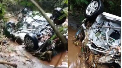 Mobil wisatawan hanyut tersapu banjir bandang di lokasi pemandian alam Sembahe, di Desa Sembahe, Kecamatan Sibolangit, Kabupaten Deliserdang, Minggu (30/4/2023).