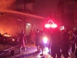 Diduga Korslet Listrik, Dua Rumah Milik Hendra Ludes Terbakar