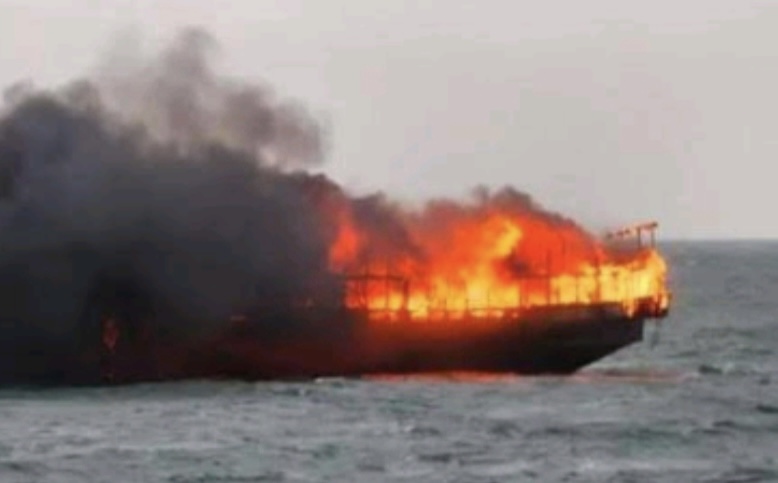 KM Lucky Star meledak dan terbakar, serta menewaskan satu orang anak buah kapal