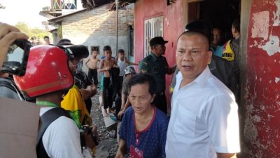 Polres Pelabuhan Belawan saat menggerebek Komplek Yuka di Kelurahan Terjun, Kecamatan Medan Marelan, Kota Mdan, Sabtu (6/5/2023). Ada tiga pengedar sabu ditangkap.