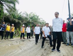 Presiden Jokowi Janji Perbaiki Jalan Rusak Parah di Kabuaten Labuhanbatu Utara