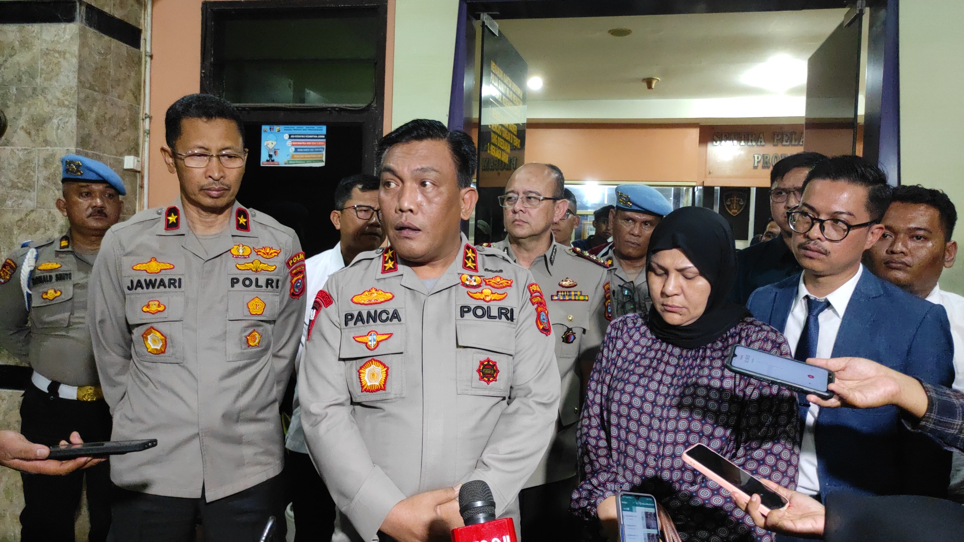 Kapolda Sumut, Irjen RZ Panca Putra Simanjuntak saat menjelaskan sanksi pemecatan AKBP Achiruddin Hasibuan di Polda Sumut, Selasa (2/5/2023) malam.