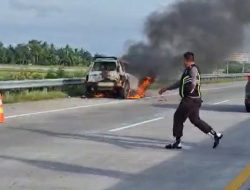 Satu Unit Mobil Terbakar di Tol Medan-Tebingtinggi, Sempat Jadi Tontonan Warga