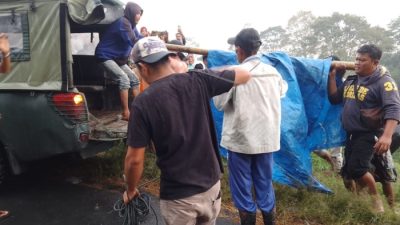 Proses evakuasi jenazah remaja 15 tahun yang hanyut di Sungai Lau Biang, Jumat (23/6/2023) kemarin.