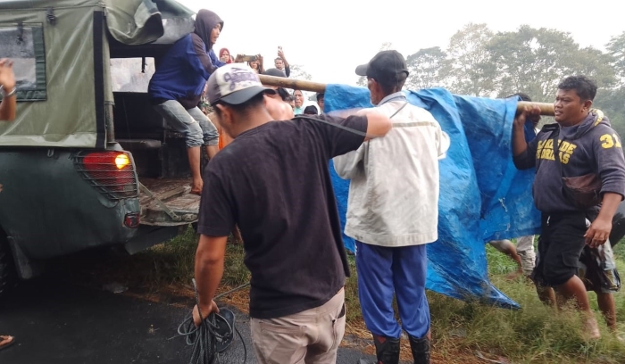 Proses evakuasi jenazah remaja 15 tahun yang hanyut di Sungai Lau Biang, Jumat (23/6/2023) kemarin.