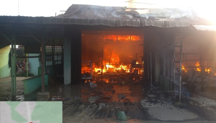 Pedagang gorengan dan anaknya tewas dalam tragedi kebakaran di Desa Patumbak II, Kecamatan Patumbak, Kabupaten Deliserdang, Sabtu (24/6/2023) sore.