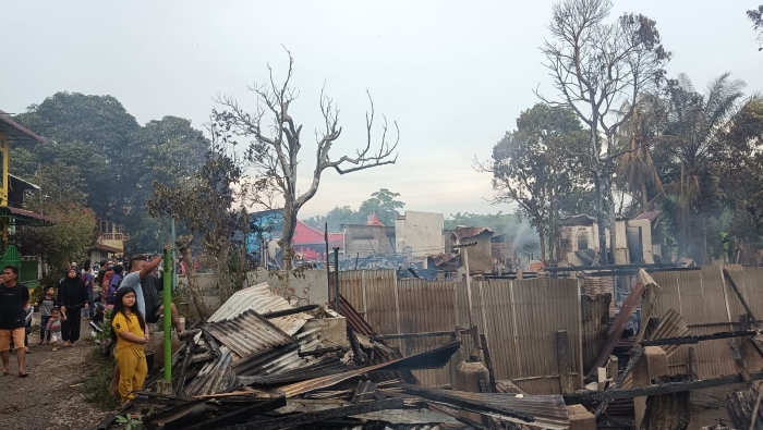 15 rumah di bantaran Sungai Batang Serangan, Kabupaten Langkat kebakaran, Jumat (2/6/2023) dinihari.