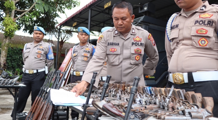 Provost Polres Karo mendadak kumpulkan semua senjata api milik seluruh petsonel, Jumat (21/7/2023)