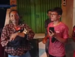 Momen Haru saat Tim Rescue Damkarmat Medan Menyerahkan Kucing yang Terjebak di Sungai kepada Pelapor