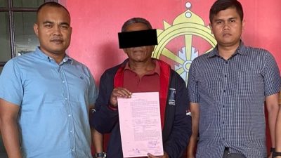 Mantan Kepala Desa Lau Tawar, BSS saat ditahan penyidik Unit Tipikor Sat Reskrim Polres Dairi atas dugaan korupsi dana APBDes tahun 2019.