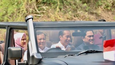 Prabowo Sopiri Jokowi dan Erick Thohir Naik Mobil Maung Pindad, Publik Nilai Kode Keras 2024